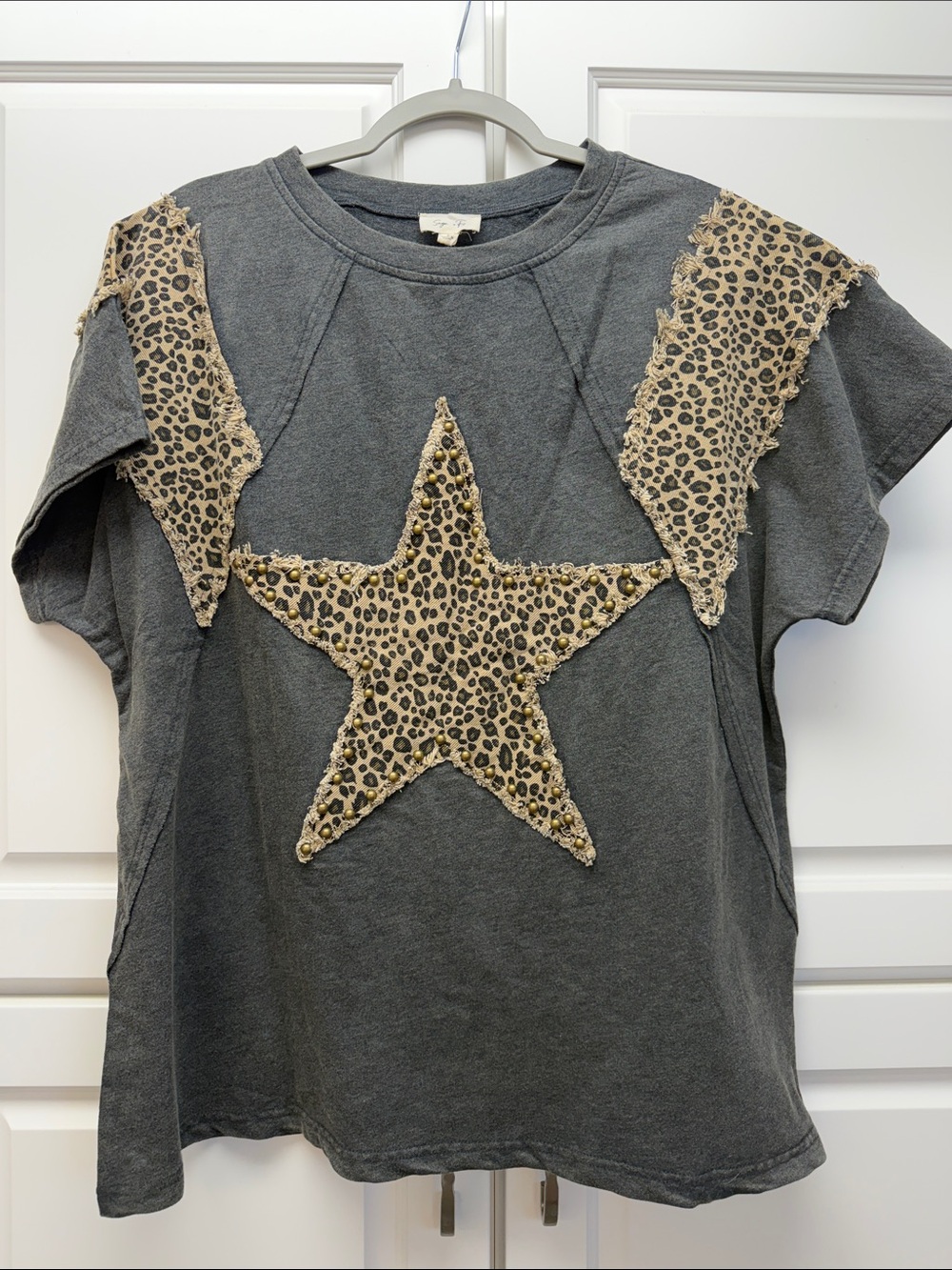 Washed black Short-Sleeve Tee with Leopard Star Appliqué